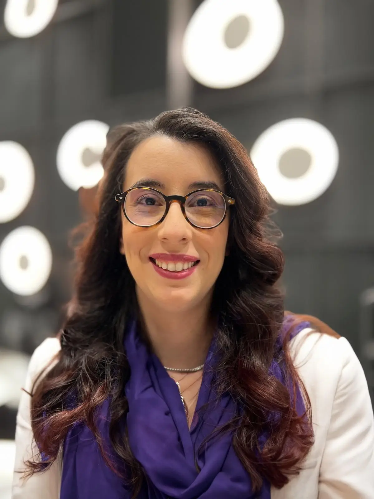 Dr. Ergoterapist Zeynep Çorakcı Yazıcıoğlu'nun gülümseyen portre fotoğrafı
